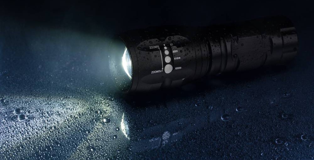 j5-tactical-flashlight-review